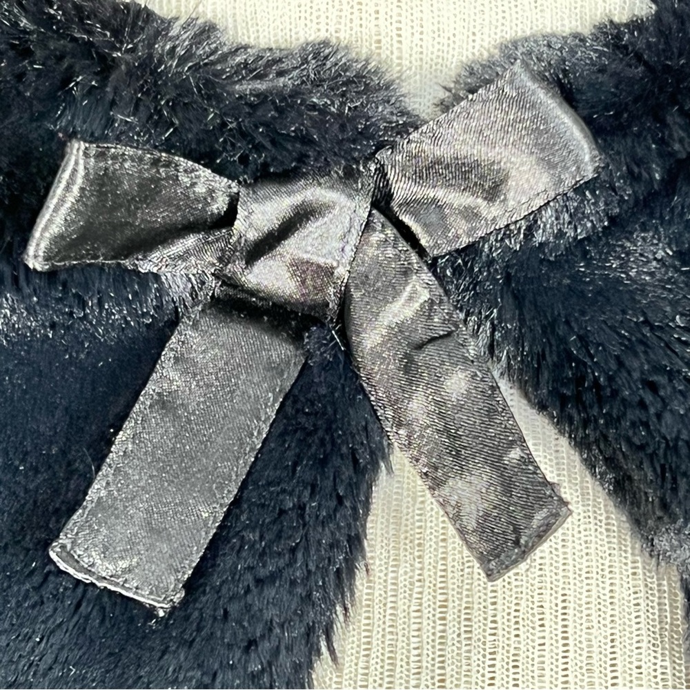 The Children’s Place Faux Fur Black Cape With Button & Loop Closure M 7/8 - Picture 3 of 11